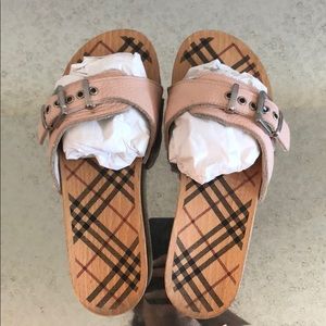 Burberry clogs
